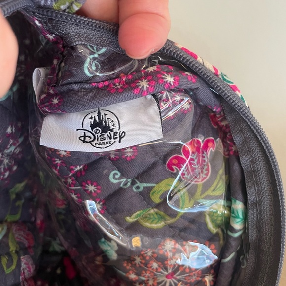 NWT Vera Bradley Disney Mickey Cosmetic Bag - Picture 7 of 9